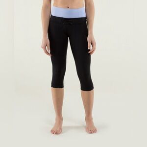 *RARE FIND* Lululemon Bhakti Yoga Crop
Black / Lavender Dusk Size 2